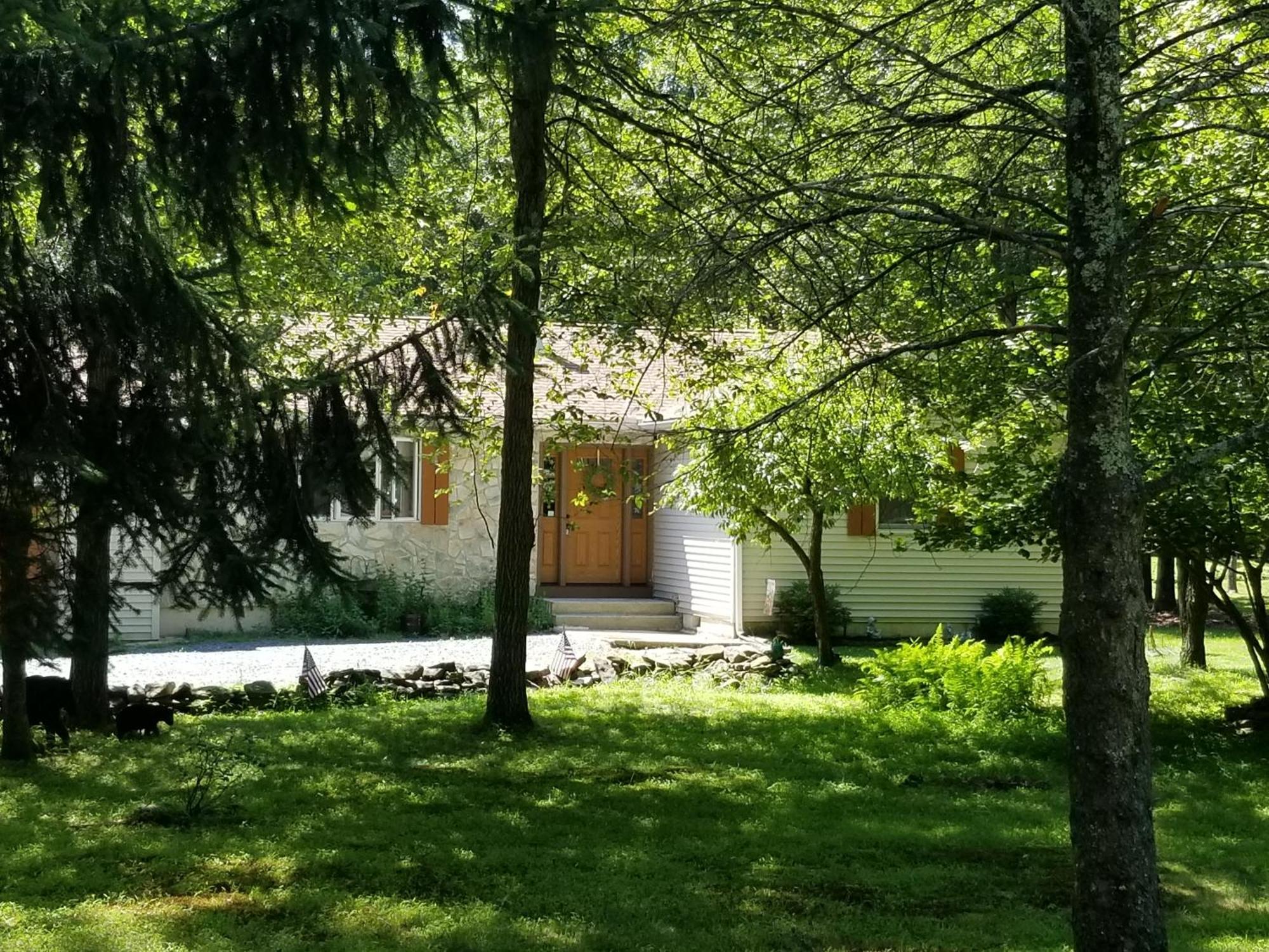 Serenity And Fun All In One In This Cozy Pocono Cabin จิมธอร์ป ภายนอก รูปภาพ