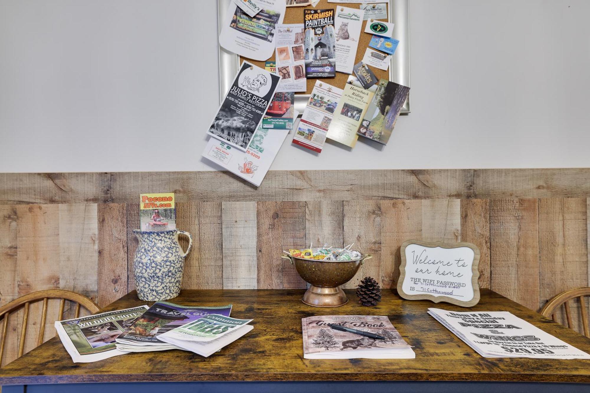 Serenity And Fun All In One In This Cozy Pocono Cabin จิมธอร์ป ภายนอก รูปภาพ