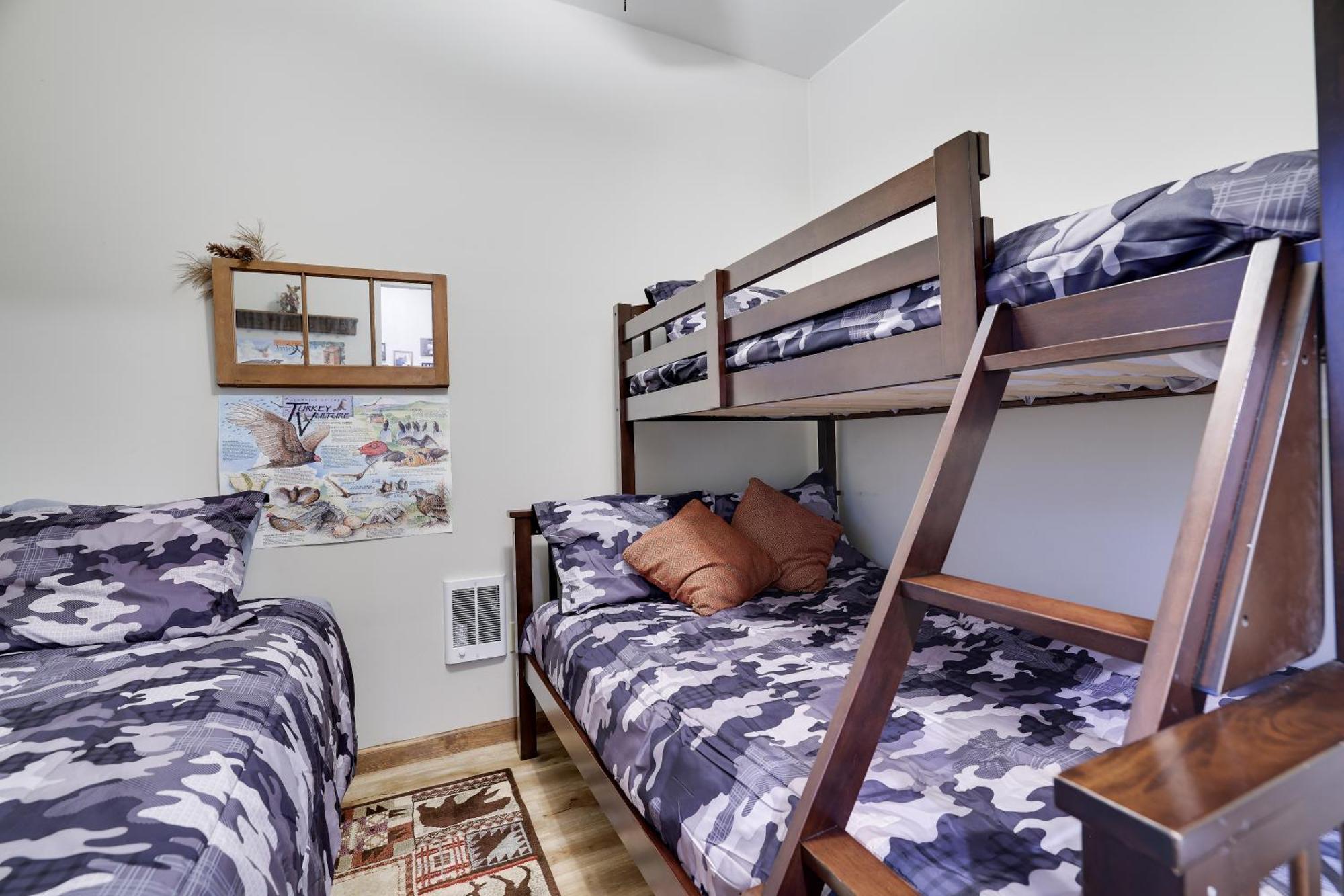 Serenity And Fun All In One In This Cozy Pocono Cabin จิมธอร์ป ภายนอก รูปภาพ