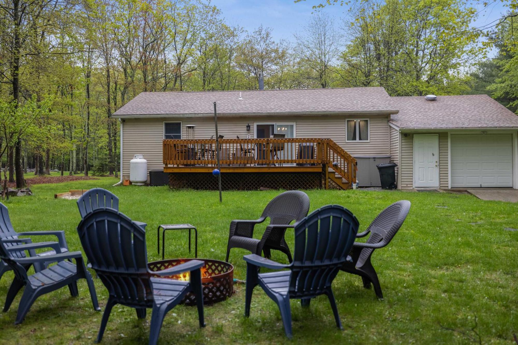 Serenity And Fun All In One In This Cozy Pocono Cabin จิมธอร์ป ภายนอก รูปภาพ